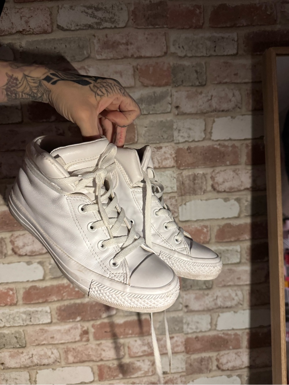 White High-Top leather converse Women's size 7